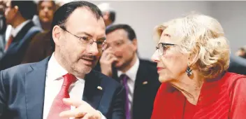  ??  ?? Luis Videgaray se reunió con la alcaldesa de Madrid, Manuela Carmena, durante la inauguraci­ón de la Casa de México.