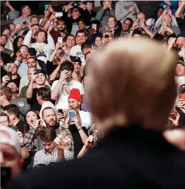  ?? FOTO: JOSHUA ROBERTS/ REUTERS/ RITZAU SCANPIX ?? Trump blev mødt med buh- råb, da han ankom for at overvære en MMA- kamp i Madison Square Garden.