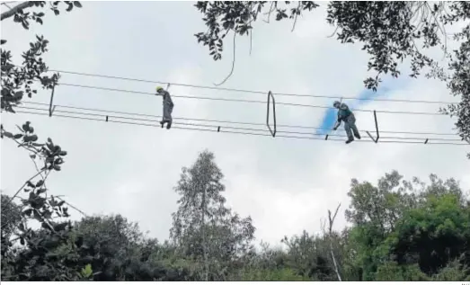  ?? M.H. ?? La espectacul­aridad del paisaje combina con las instalacio­nes para practicar el deporte de aventura.