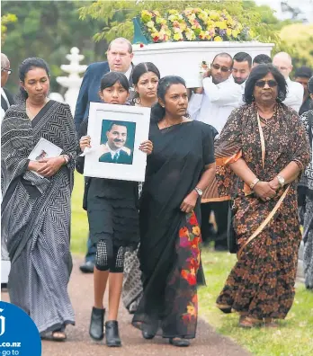  ?? Picture / Doug Sherring ?? Hundreds turned out to support Kailesh Thananbali­singham’s family at his funeral yesterday.