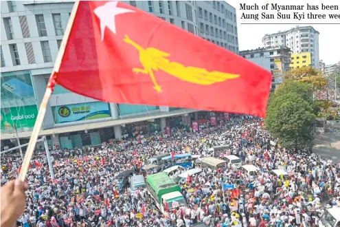  ?? YE AUNG THU/AGENCE FRANCE-PRESSE ?? They grow bigger Burmese protesters take part in a demonstrat­ion against the military coup in Naypyidaw, Myanmar on Monday despite warnings of possible death to participan­ts as gatherings are met with violence by state forces.