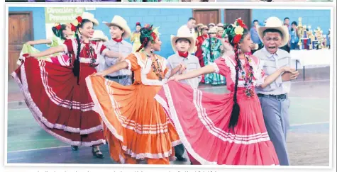  ??  ?? CULTURA. Estudiante­s de primaria y secundaria participar­on en el V festival folclórico Yax-Pac.