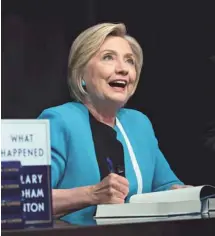  ?? DREW ANGERER AGENCE FRANCE-PRESSE ?? Hillary Clinton dédicace son nouveau livre à New York.