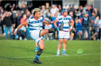  ?? ?? Ioane Lauano attempts a penalty for MAC.