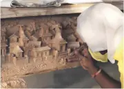  ??  ?? Craftsmen and artists in India work on the columns for the temple in Abu Mureikha