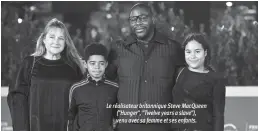  ??  ?? Le réalisateu­r britanniqu­e Steve MacQueen ("Hunger", "Twelve years a slave"), venu avec sa femme et ses enfants.