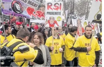  ??  ?? Mars 2015. Les Percherons avaient manifesté à Paris contre le RSI. Avec la réforme du Régime social des indépendan­ts, leur calvaire va-t-il s’arrêter ?