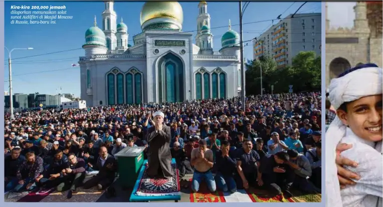  ??  ?? Kira-kira 200,000 jemaah dilaporkan menunaikan solat sunat Aidilfitri di Masjid Moscow di Russia, baru-baru ini.