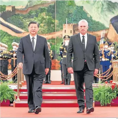  ?? EP ?? El presidente cubano, Miguel Díaz-Canel, y su homólogo chino, Xi Jinping, ayer en Pekín.