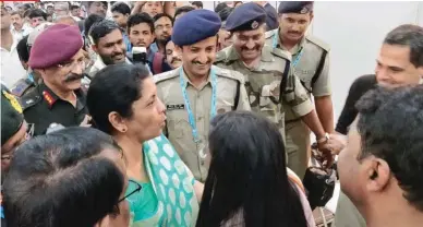  ??  ?? Nirmala Sitharaman, Union Defence Minister, interacts with the key exhibitors