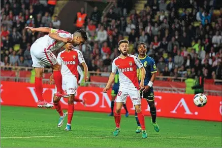  ??  ?? Radamel Falcao a ouvert le score contre le Losc, dimanche, et a inscrit son 21e but de la saison en Ligue 1.