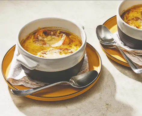  ?? THE WASHINGTON POST ?? Baking powder speeds up the browning of the onions in this deliciousl­y dark and rich recipe for french onion soup.