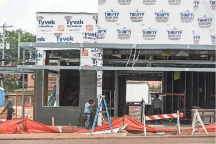  ??  ?? Work continues July 10 on a new Starbucks that will open at 1420 Union Ave. BRAD VEST/THE COMMERCIAL APPEAL