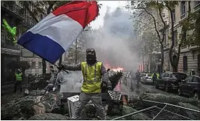  ??  ?? Un « acte 5 » de la contestati­on est prévu samedi en France.