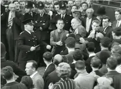  ??  ?? A crowd gathered to repel a Mosley rally at Ridley Road, east London, in 1962