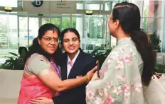  ?? ?? Right: Teachers congratula­te a student at GEMS Modern Academy, Dubai.