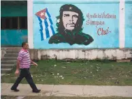  ?? (Reuters) ?? A MAN walks past an image of Che Guevara in Havana last year. The revolution­ary leader has recently popped up in the Zionist Union’s campaign.