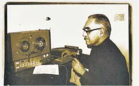  ??  ?? Romero fue amante de las comunicaci­ones y desde su estancia en San Miguel tenía su programa de radio para interactua­r con la feligresía católica.