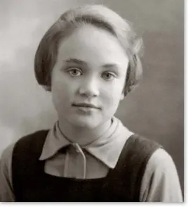  ??  ?? Patricia’s passport photo, taken in 1938.