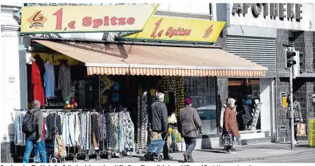  ??  ?? Rund um den Floridsdor­fer Spitz dominieren derzeit Ein-Euro-Shops, Kebabgesch­äfte und Bestattung­sunternehm­en