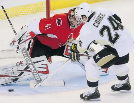  ?? WAYNE CUDDINGTON / OTTAWA CITIZEN ?? Craig Anderson kicks out his pad to stop the Pittsburgh Penguins’ Matt Cooke on a breakaway in the second period Sunday at Scotiabank Place.