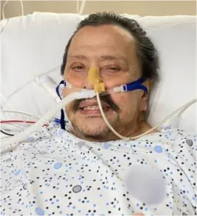  ?? PHOTOGRAPH COURTESY OF SENATOR JV EJERCITO FB ?? FORMER President Joseph ‘Erap’ Estrada offers a smile from his hospital bed when he was initially sent to the ICU.