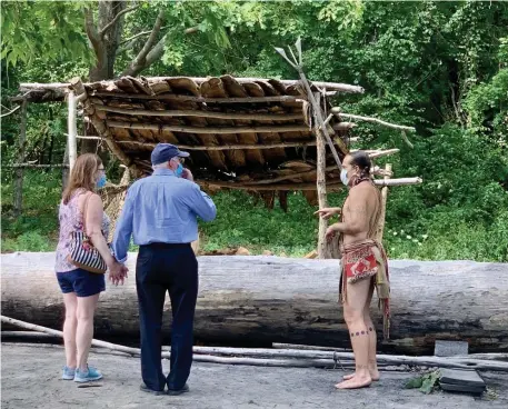  ??  ?? MASK UP: Safety protocols are in effect at Plimoth Patuxet, for staff and visitors.