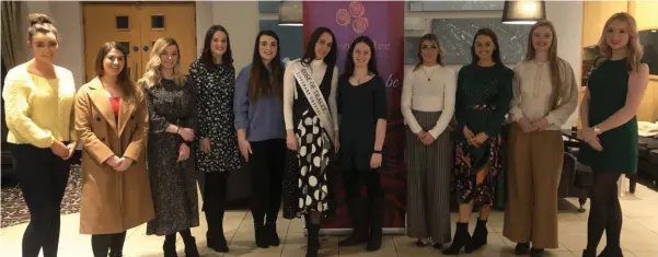  ??  ?? Sinead Flanagan, 2019 Rose of Tralee (centre) with some of the Wicklow Rose applicants.