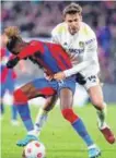  ?? PIC: AFP ?? Leeds United’s Diego Llorente (right) fouls Crystal Palace’s Wilfried Zaha at Selhurst Park