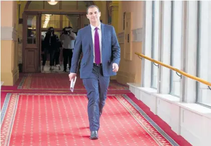  ?? Photo / Mark Mitchell ?? Jami-Lee Ross cut a lonely figure leaving his press conference at Parliament yesterday.