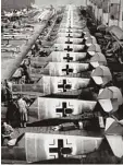 ?? Foto: Häußler ?? Auf Hochtouren lief bei Messerschm­itt in Augsburg die Fertigung von Kampfflug zeugen, hier die Me 109.