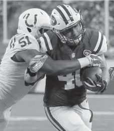  ?? FRANK FRANKLIN II/THE ASSOCIATED PRESS ?? Indianapol­is Colts linebacker Henoc Muamba tackles New York Jets fullback Tommy Bohanon during a preseason game last month.