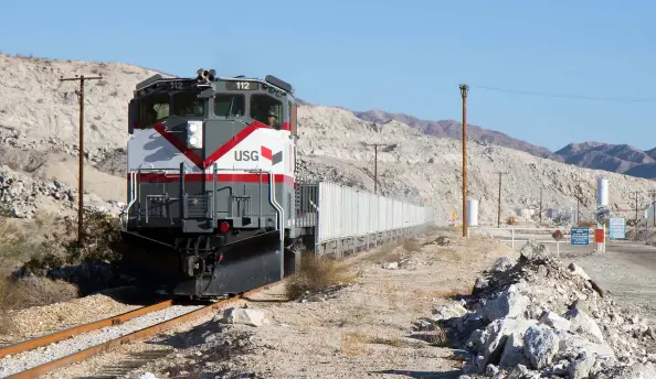  ?? Charles Freericks ?? A U.S. Gypsum train departs the mine at Ocotillo Wells, Calif., on Sept. 20, 2017, for the 17-mile run across the desert to Plaster City, near El Centro, Calif.