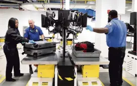  ?? PEDRO PORTAL pportal@miamiheral­d.com ?? TSA agents inspect baggage using the new screening system at Miami Internatio­nal Airport on Oct. 10.