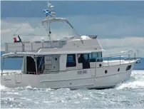  ??  ?? Le propriétai­re de ce Swift Trawler 44 a sollicité avec satisfacti­on Meteo Consult pour la traversée du golfe de Gascogne.