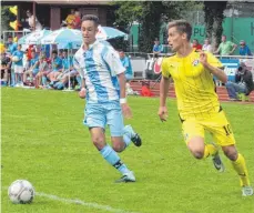  ?? FOTO: MARKUS PEIKER ?? Im Spiel um Platz drei unterlag das Team Schwarzwal­d dem kroatische­n Vertreter Dinamo Zagreb (gelbe Trikots) mit 0:3.