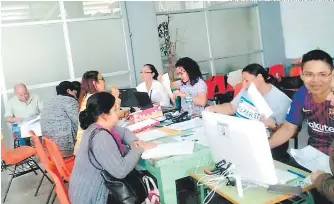  ?? FOTO: CORTESÍA SECRETARÍA DE EDUCACIÓN ?? Los maestros están siendo atendidos en las direccione­s departamen­tales. El concurso se llevará a cabo el próximo lunes 20 de noviembre.