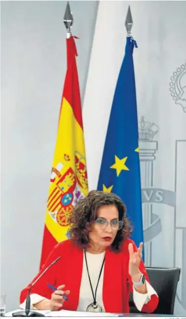  ?? J. J. GUILLÉN / EFE ?? La ministra portavoz, María Jesús Montero, comparece ayer en La Moncloa.