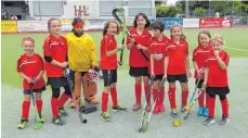  ?? FOTO: VEREIN ?? Die Mädchen C aus Tuttlingen kreuzten mit Ludwigsbur­g und zwei Mannheimer Vereinen die Hockeyschl­äger.