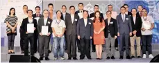 ??  ?? 頒獎嘉賓包括香港電腦­商會及二十四個支持機­構之會長、主席及代表。