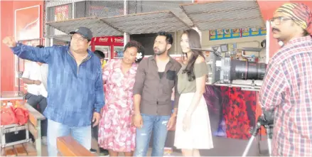  ?? Photo: Kathrin Krishna ?? From left: Director Smeep Kang, Olive Fong, actor Gippy Grewal and actress Navneet Kaur Dhillon with camera personnel Maneesh Chandra Bhatt during the movie shoot in Lautoka.