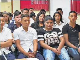  ??  ?? Aspirantes. La convocator­ia fue presentada a jóvenes de la ciudad-puerto y Conchagua, los dos municipios que son tomados en cuenta en el proyecto.