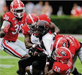  ?? CURTIS COMPTON / CCOMPTON@AJC.COM ?? UGA’s Tae Crowder (30) tries to join Mark Webb (23), Tyson Campbell and J.R. Reed on a gang tackle of Arkansas State’s Donovan Marshall in Saturday’s blowout win.