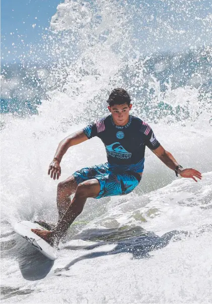  ?? Picture: NIGEL HALLETT ?? Griffin Colapinto turns it on against Joel Parkinson in the Quiksilver Pro.