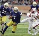  ?? DARRON CUMMINGS / ASSOCIATED PRESS 2017 ?? Notre Dame’s leading returning rusher, senior quarterbac­k Brandon Wimbush, will have a new offensive line blocking for him this year.