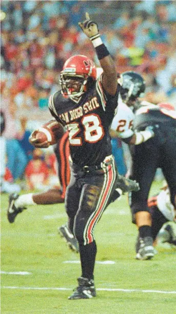  ?? BILL ROMERO U-T FILE PHOTO ?? San Diego State freshman Marshall Faulk scores one of his seven touchdowns against Pacific in 1991.