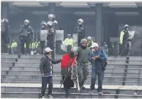  ??  ?? TOMA. La Asamblea Nacional fue “capturada” antes del asedio policial.