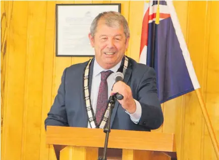  ?? Photo / Ilona Hanne ?? Stratford Mayor Neil Volzke was the first to be sworn in and was all smiles as he prepared to swear in his fellow 11 elected members.