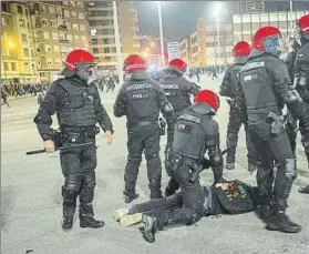  ?? FOTO: JUAN ECHEVERRIA ?? Los ultras del Spartak de Moscú la liaron en su reciente visita a San Mamés