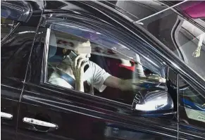  ??  ?? Dangerous move: A motorist caught talking on his phone while driving.